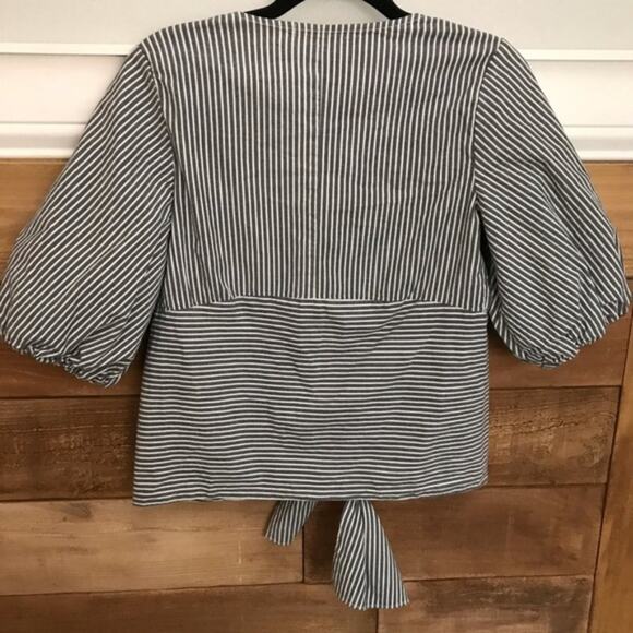 Gibson Gray Striped Tie Front Shirt  Small - Picture 2 of 4